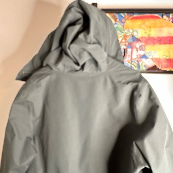 Barbour rain jacket in green. Size 1x. Excellent condition. - Picture 8 of 10